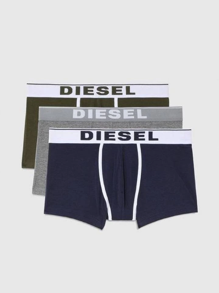 Diesel Boxershorts »Damien Classic Trunk« (3 Stück) im 3er Pack Grau#ft5_slash#oliv#ft5_slash#blau, Schwarz#ft5_slash#weiß#ft5_slash#rot, Schwarz#ft5_slash#weiß#ft5_slash#blau, Rot#ft5_slash#hellblau#ft5_slash#blau 7 Diesel Boxershorts »Damien Classic Trunk« (3 Stück) im 3er Pack Grau#ft5_slash#oliv#ft5_slash#blau, Schwarz#ft5_slash#weiß#ft5_slash#rot, Schwarz#ft5_slash#weiß#ft5_slash#blau, Rot#ft5_slash#hellblau#ft5_slash#blau – Bild 7